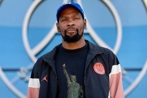 这就是命?？巴黎加冕欧冠冠军！KD去年刚刚投资成为巴黎小老板