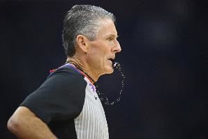 ?恐怖如斯！今年季后赛福斯特执裁的比赛 步行者0-5 雷霆4-0