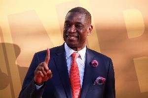 经典动作摇手指?️祝已故NBA名宿穆托姆博生日快乐！?